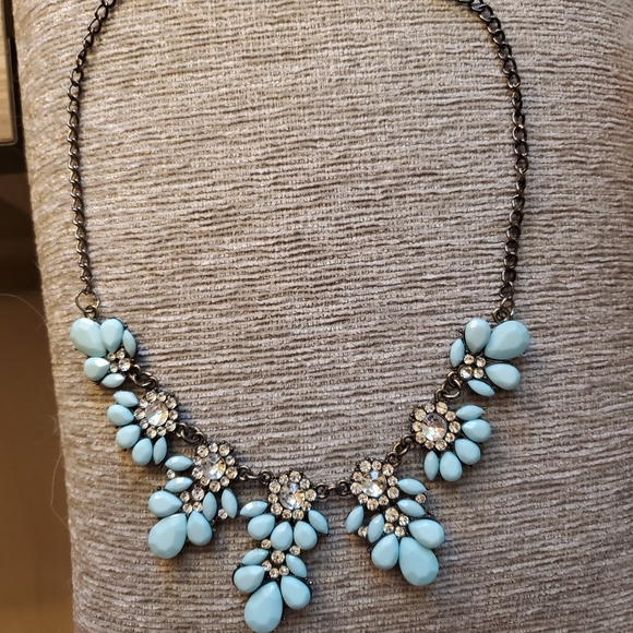 🎈3/$30 ÑWT Blue Flowers Crystal Pendant Choker Bib Necklace - Picture 2 of 2